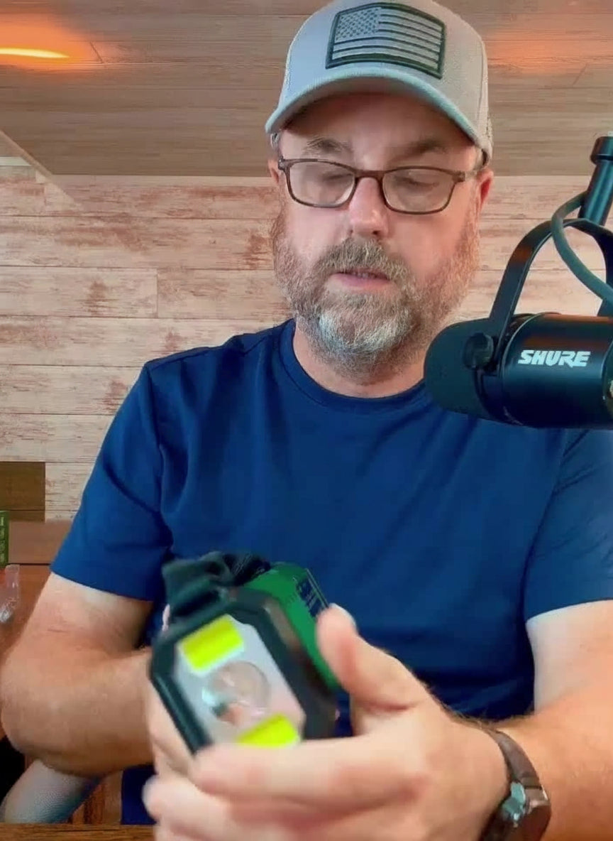 Compact Emergency Radio – Versatile All-in-One Survival Tool