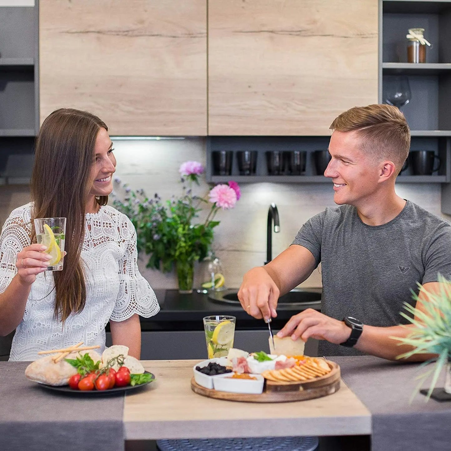 LuxeServe - Acacia Cheese Board & Knife Set