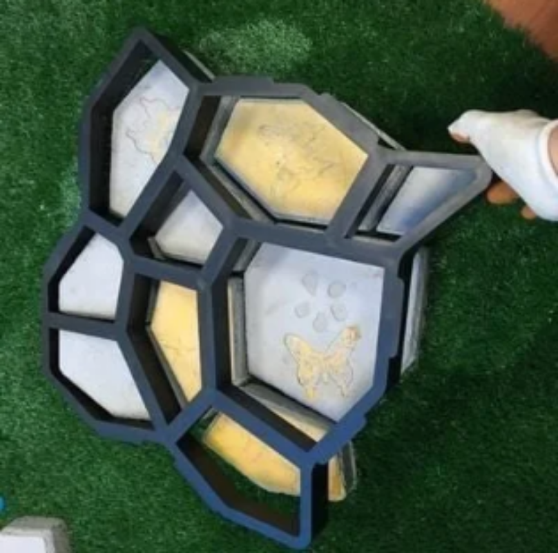 GardenPath – Reusable Garden Path Mold