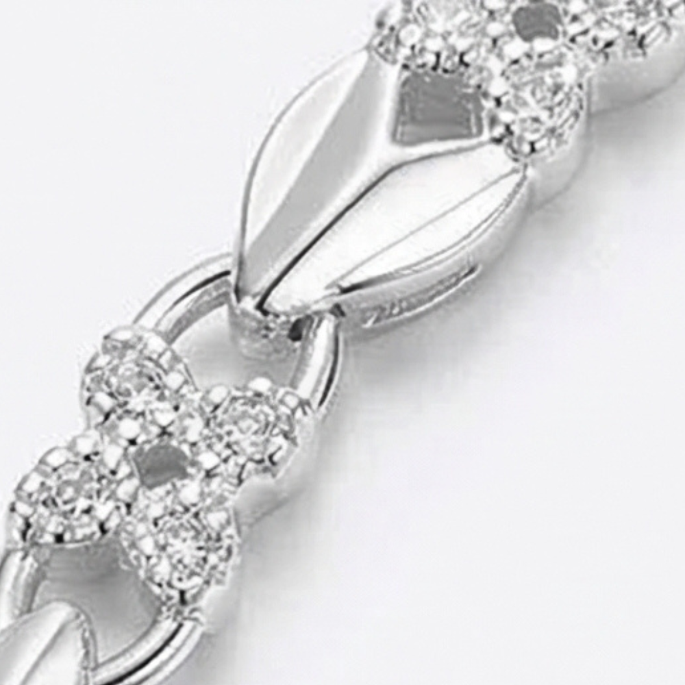 Clovara™ – Textured Silver Clover Chain Bracelet