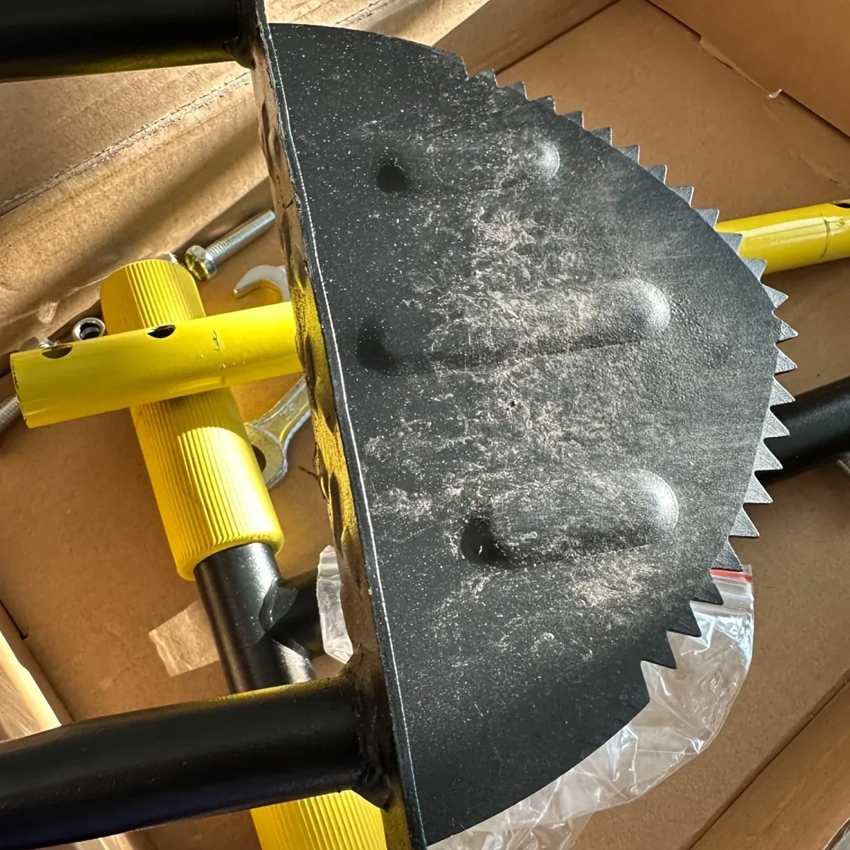 EdgeMaster Lawn Edger | Half-Moon Design with Wavy Edge | Manual Tool for Clean Lawn Edges & Beds