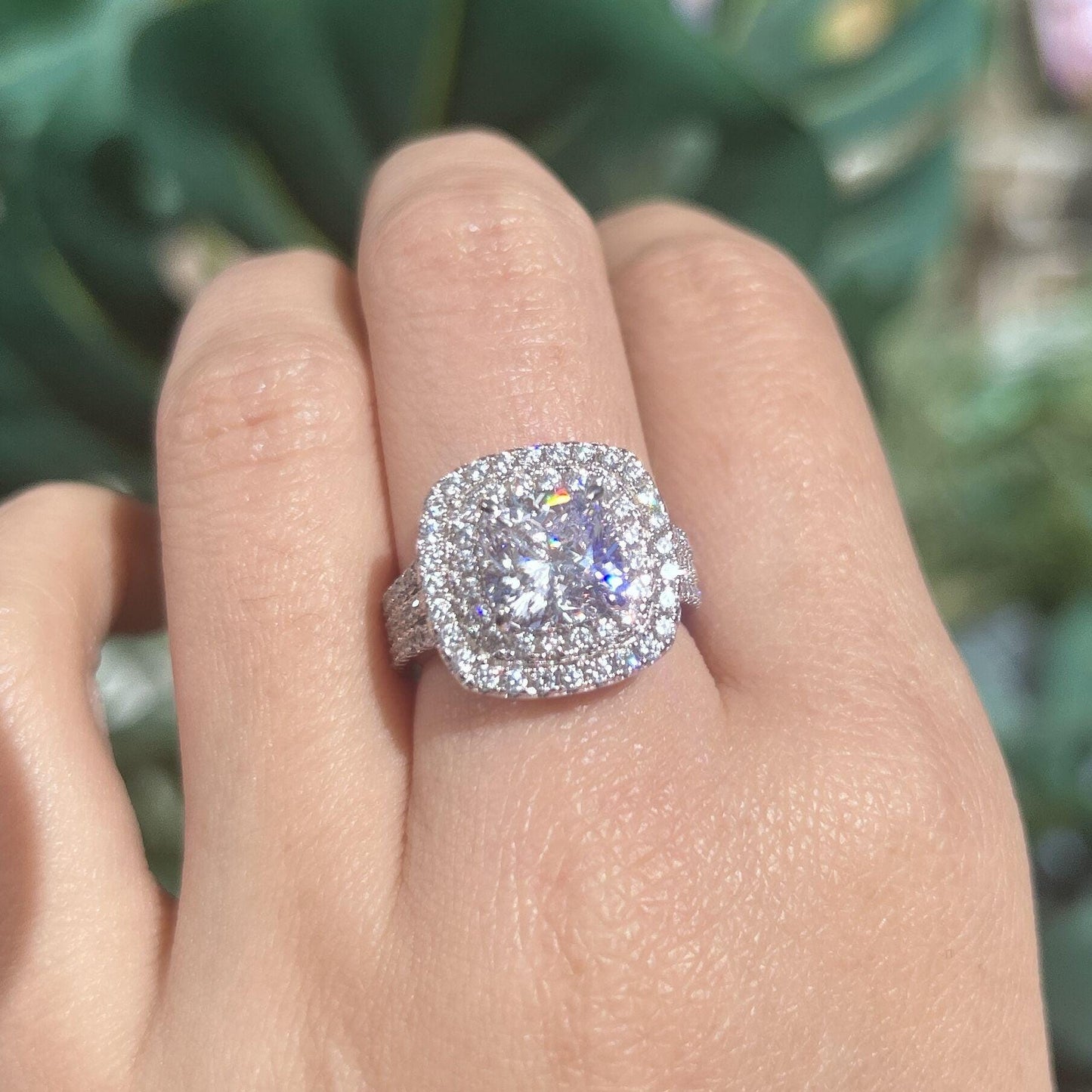 Double Halo Ring - Ignite Your Radiant Confidence with Sparkling Elegance