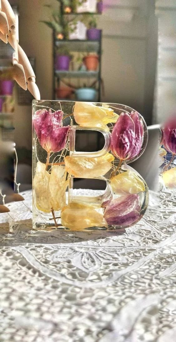 BloomLetter - Personalized Floral Resin Letter Light
