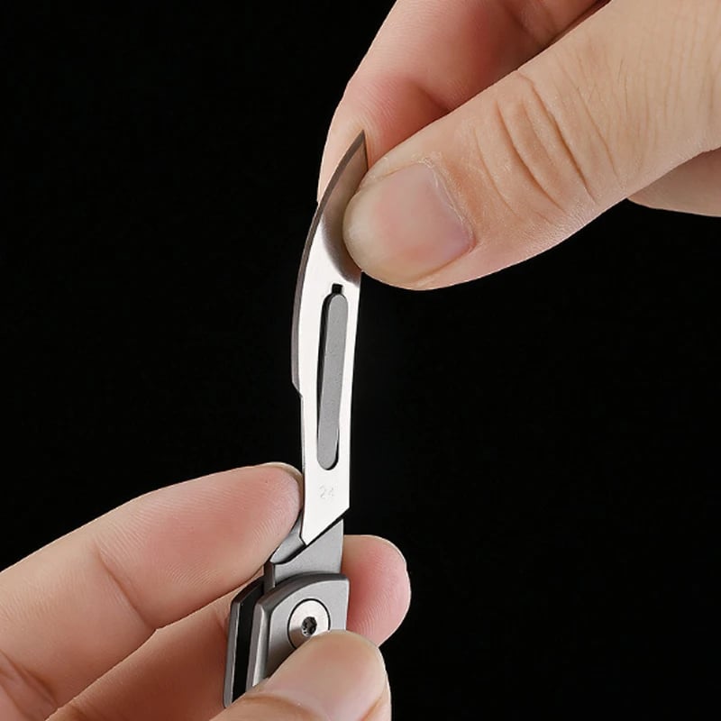 Folding Scalpel Knife with Replaceable Blades for Precision Cutting