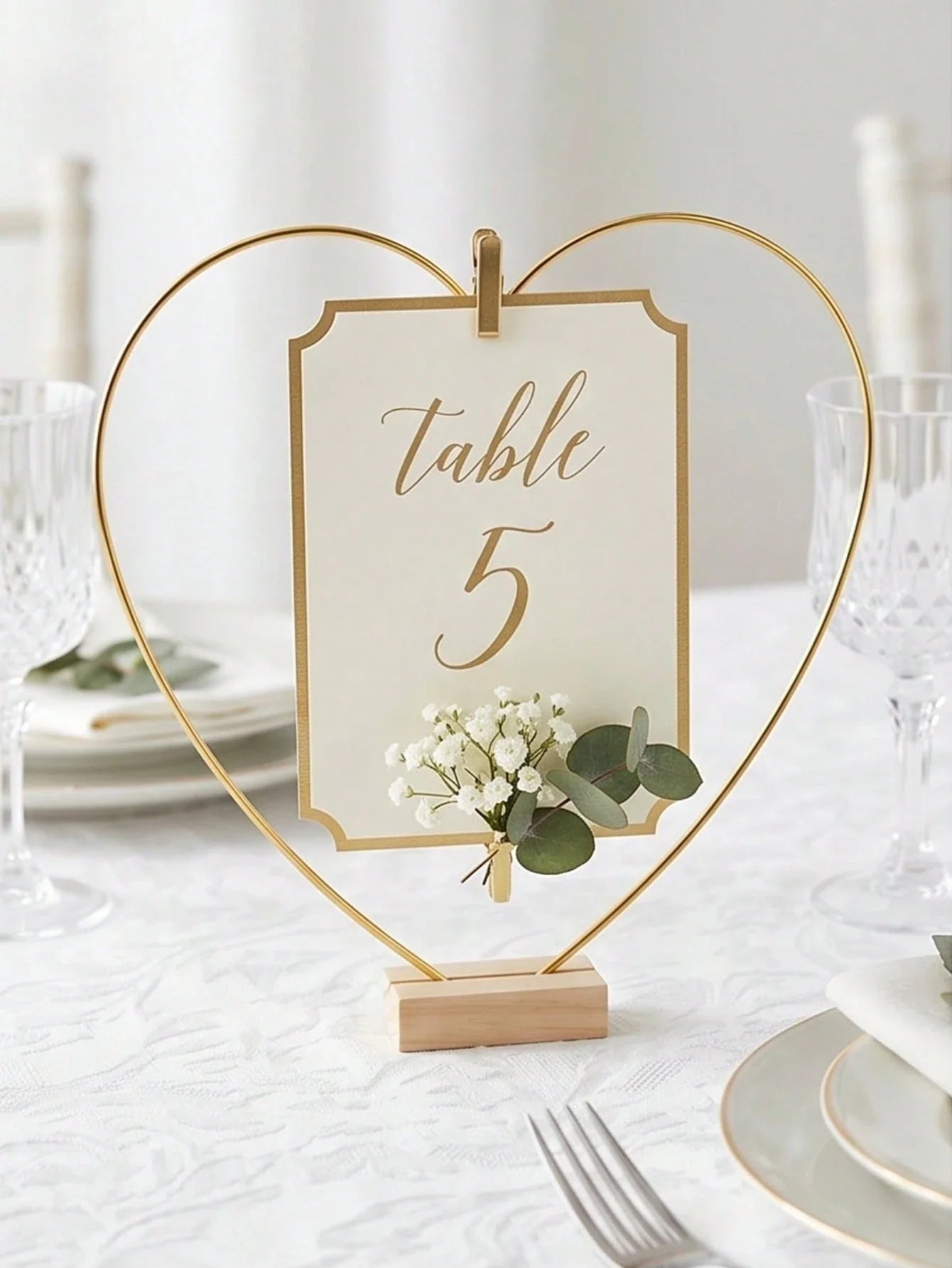 4-Piece Metal Heart Wreath with Wooden Base Gold Floral Display Stand