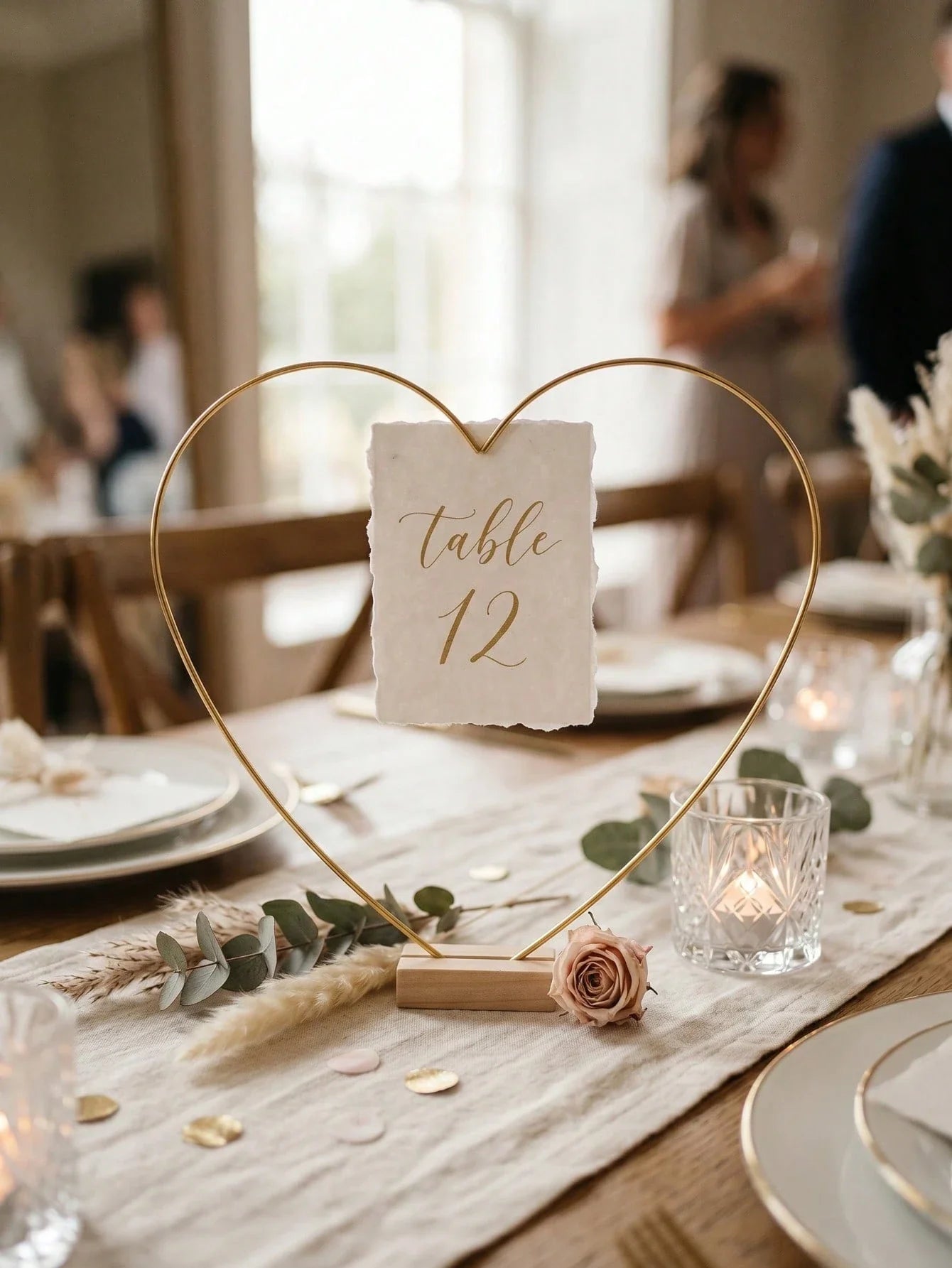 4-Piece Metal Heart Wreath with Wooden Base Gold Floral Display Stand