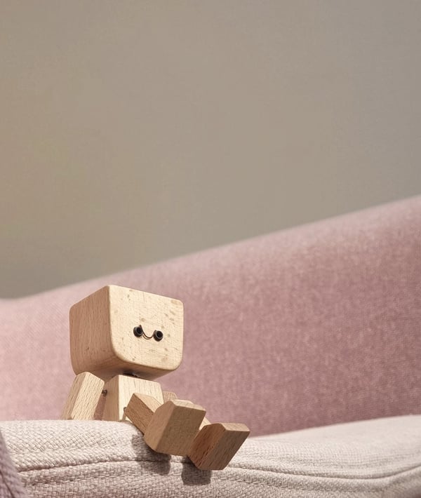 Arvilaro SwayMate Handcrafted Wooden Motion Figure with Magnetic Faces