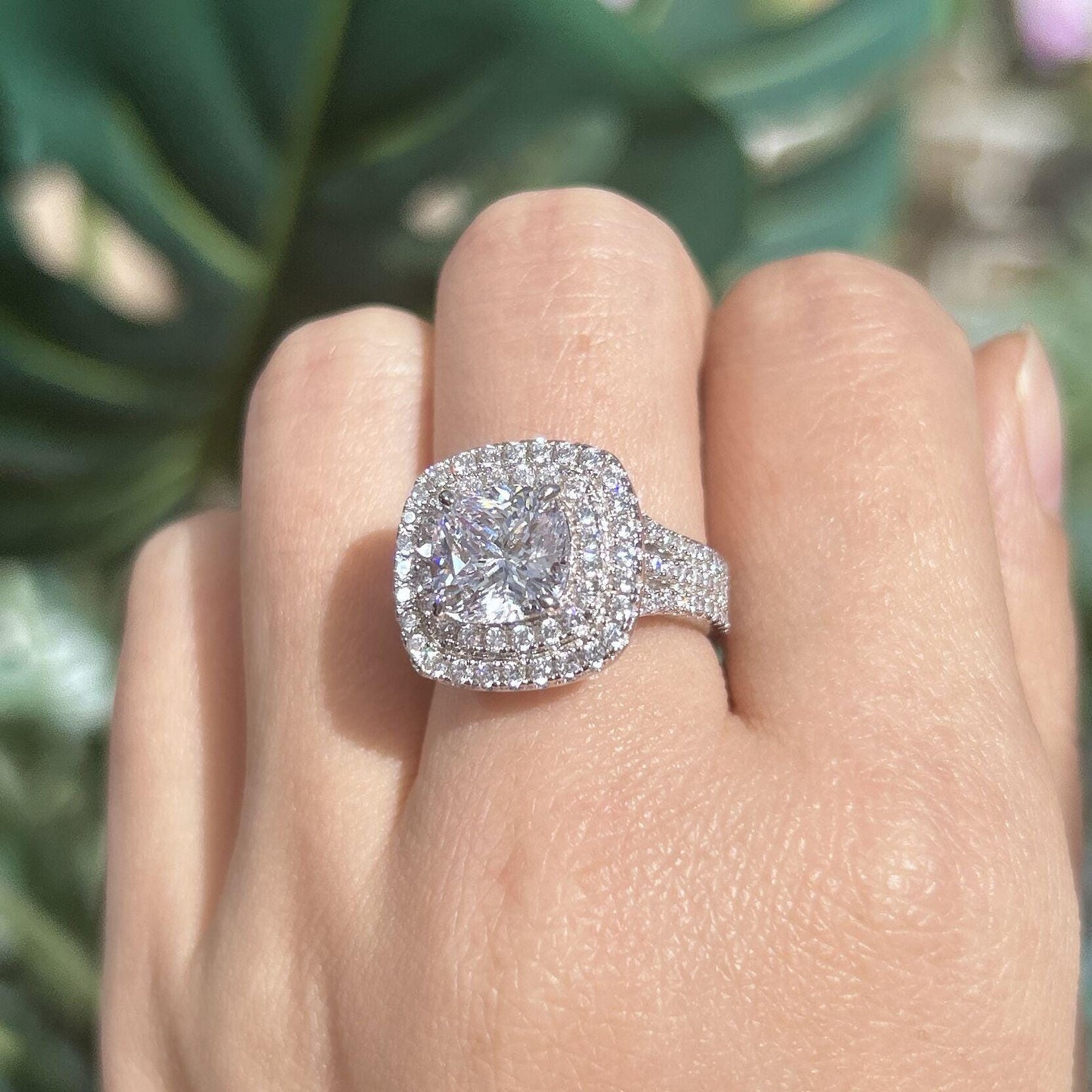 Double Halo Ring - Ignite Your Radiant Confidence with Sparkling Elegance