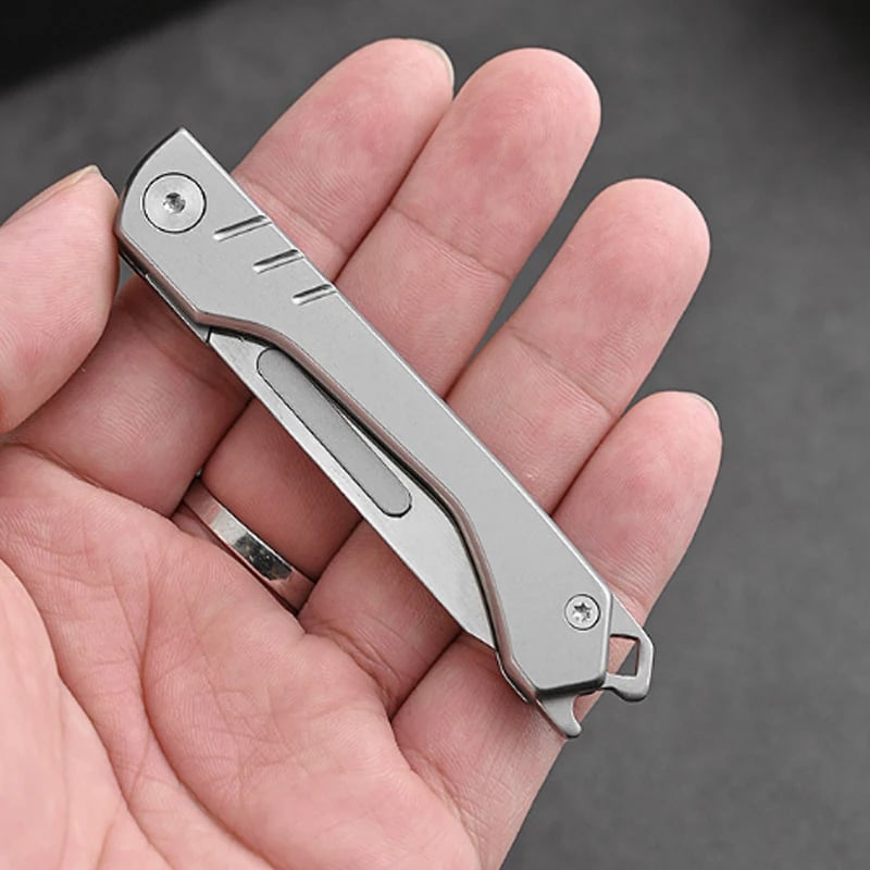 Folding Scalpel Knife with Replaceable Blades for Precision Cutting