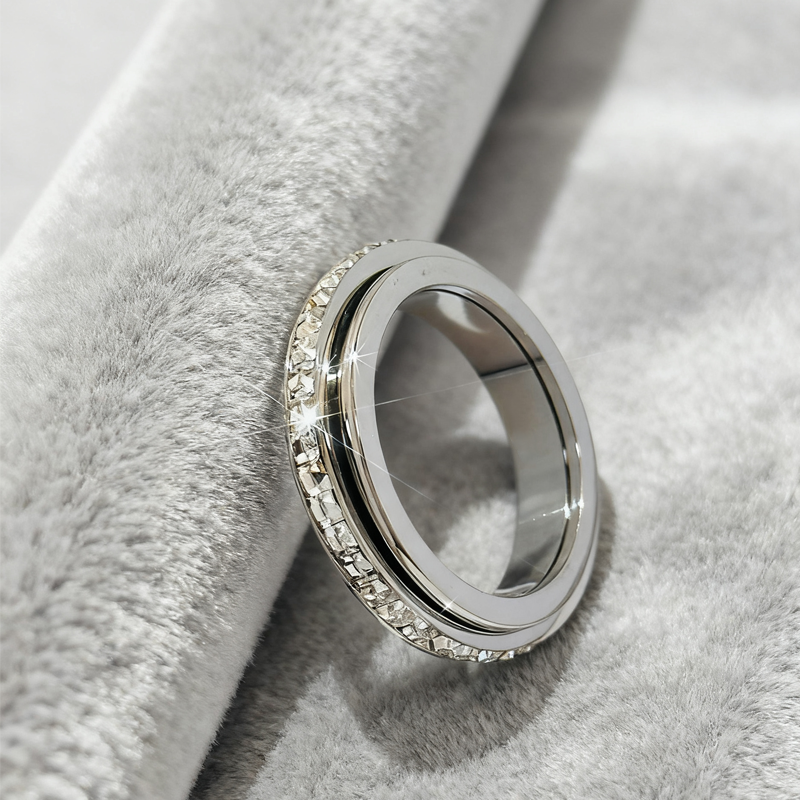 Elegant Rotating Sphere – Sparkling Design with Smooth Movement