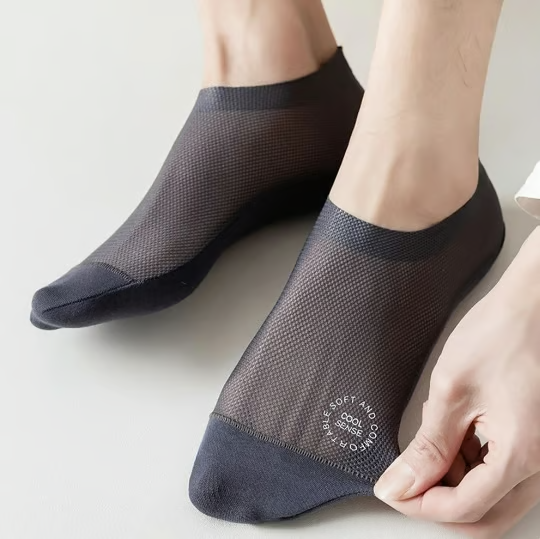Invisible Comfort Insoles for All-Day Freshness and Safety
