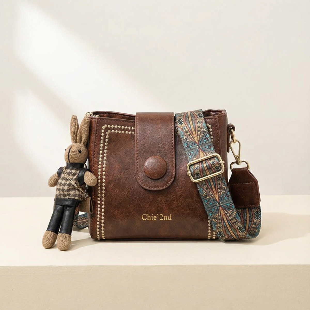 Trovata - Vintage crossbody bucket bag with artisan strap