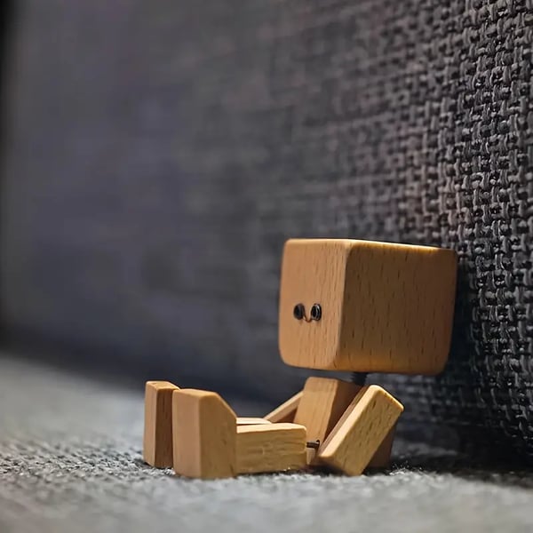 Arvilaro SwayMate Handcrafted Wooden Motion Figure with Magnetic Faces
