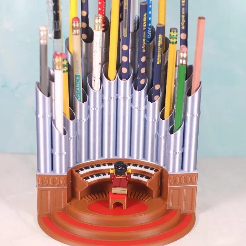 Create a Stylish Workspace and Enjoy Creative Freedom at Your Desk!