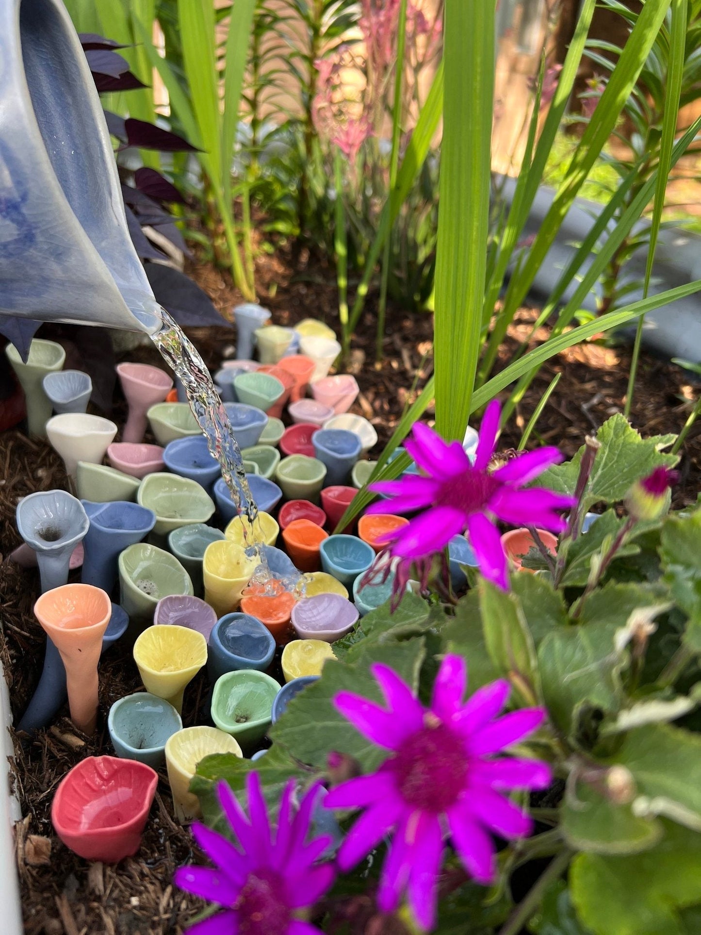 Bee Cups for a Vibrant Garden – Attract Pollinators and Enjoy Mosquito-Free Freshness