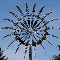 Outdoor Garden Wind Spinner in Metal, Rust-Resistant Decoration
