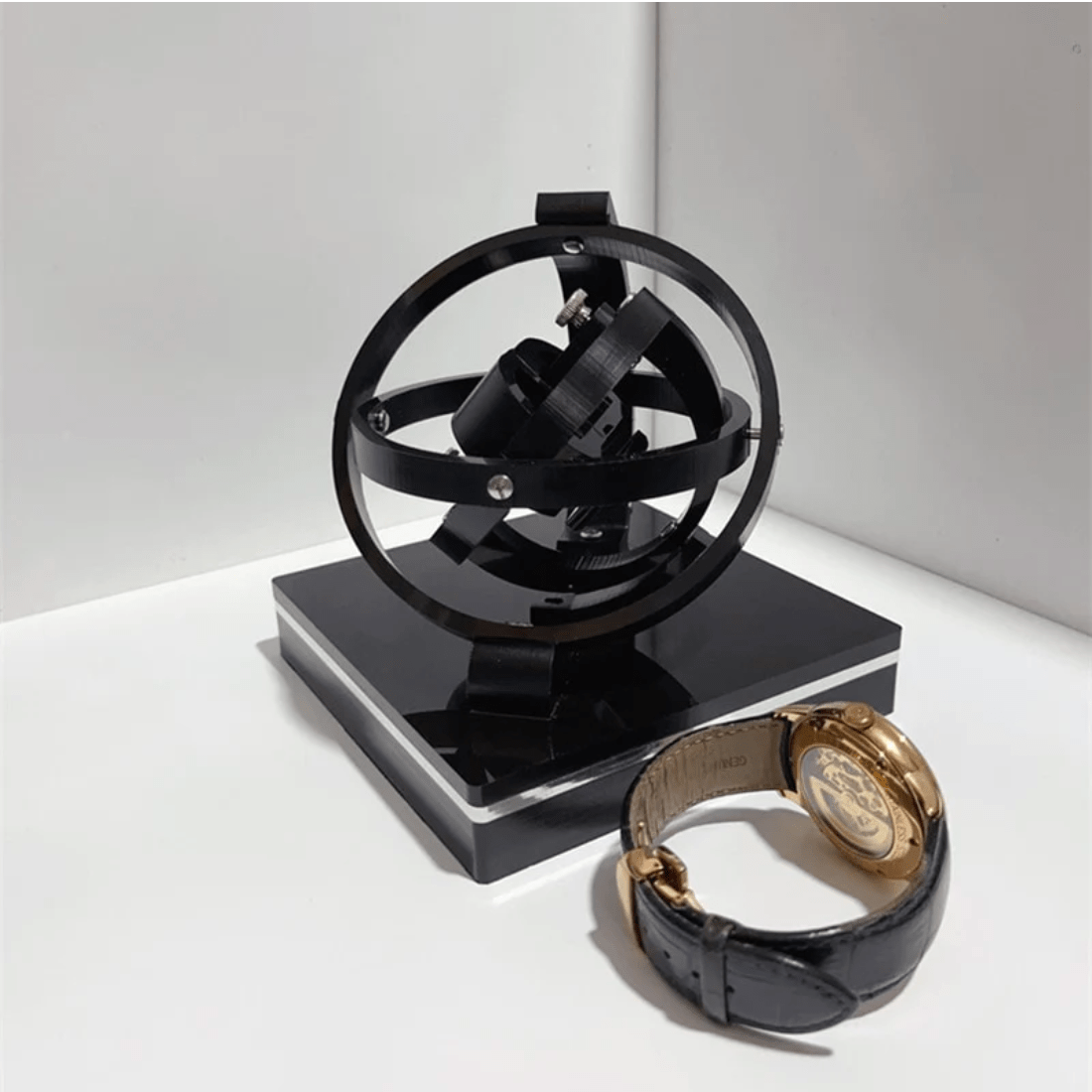 Automatic Watch Winder with Silent Functionality – ChronoPulse Style