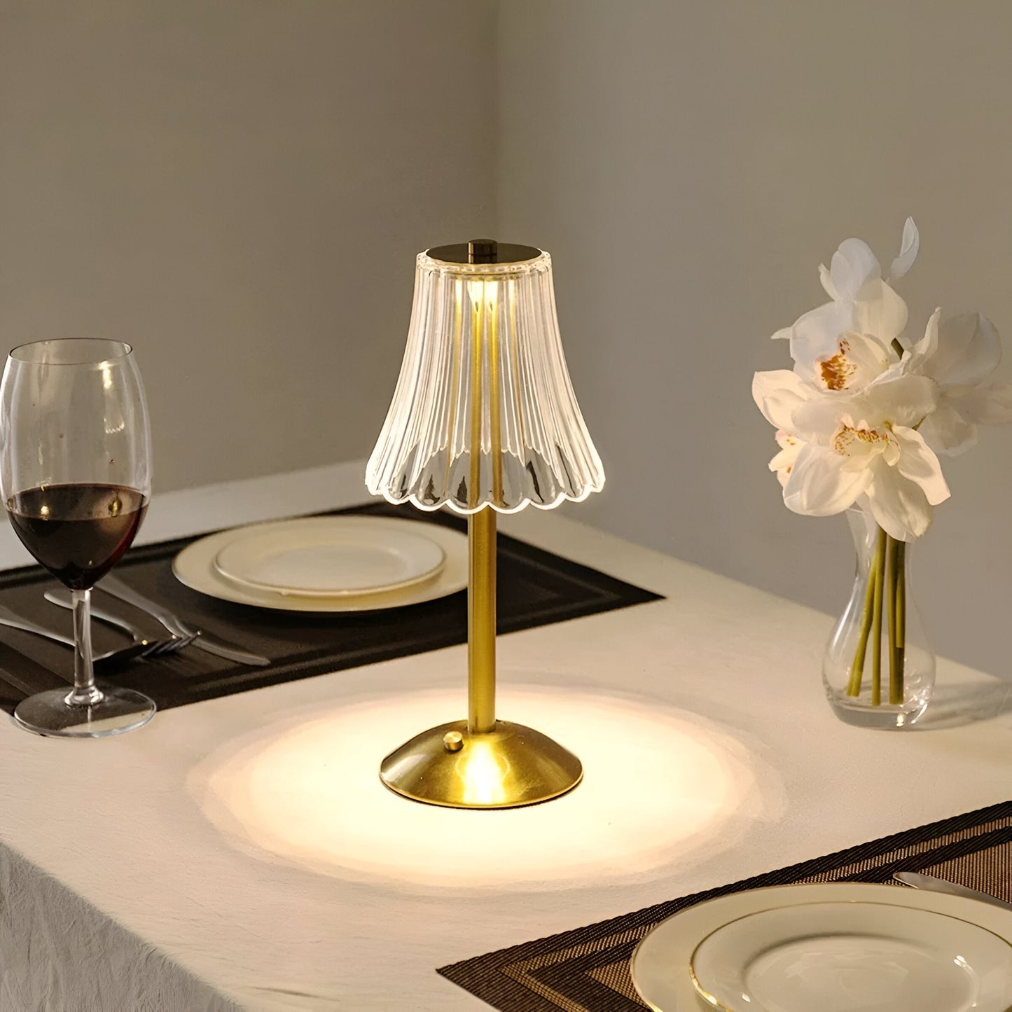 EleGlow - Vintage-Inspired Wireless Table Lamp