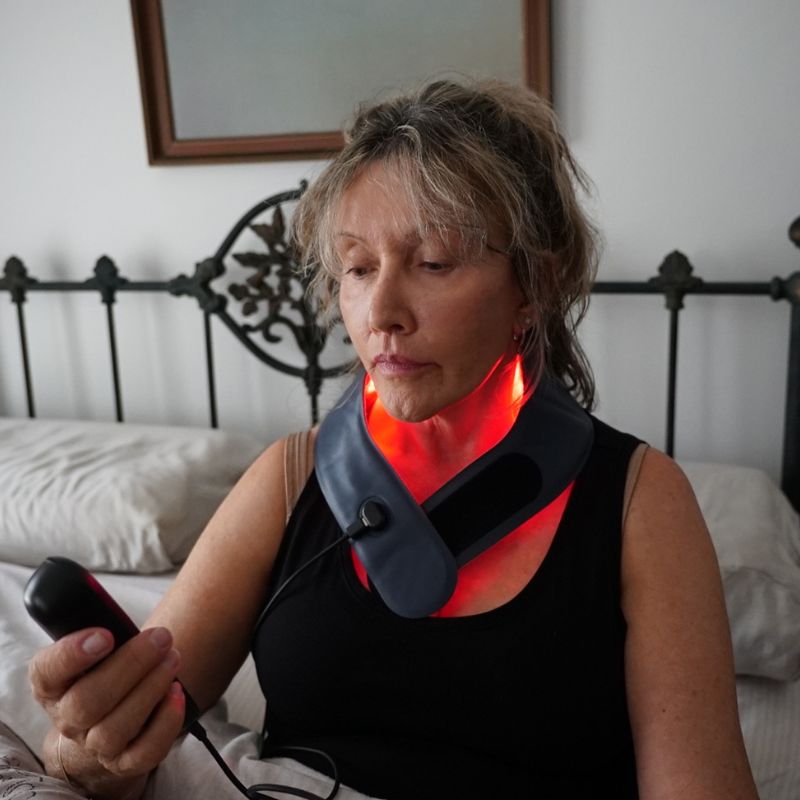Neck-Worn Portable Red Light Therapy Device for Hands-Free Use