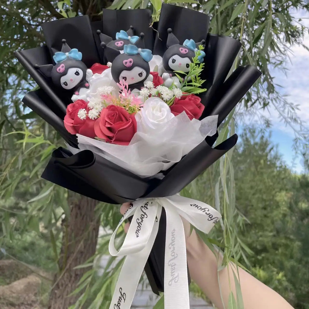 Royelux Hello Kitty Flower Bouquet – Creative Gift for Birthdays & Special Occasions