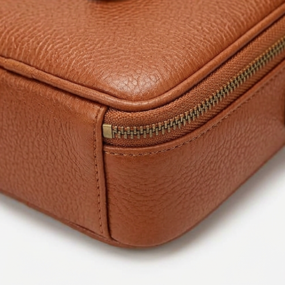 Carrina™ – Compact Crossbody Bag with Built-In Wallet