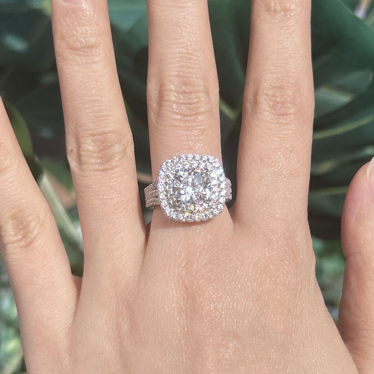 Double Halo Ring - Ignite Your Radiant Confidence with Sparkling Elegance