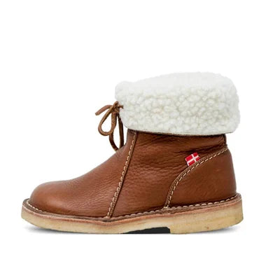 Elegant Footwear for Dry, Warm Feet – Ensures Timeless Style