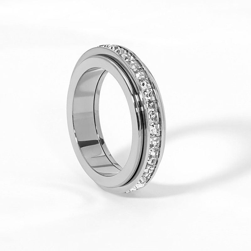 Elegant Rotating Sphere – Sparkling Design with Smooth Movement