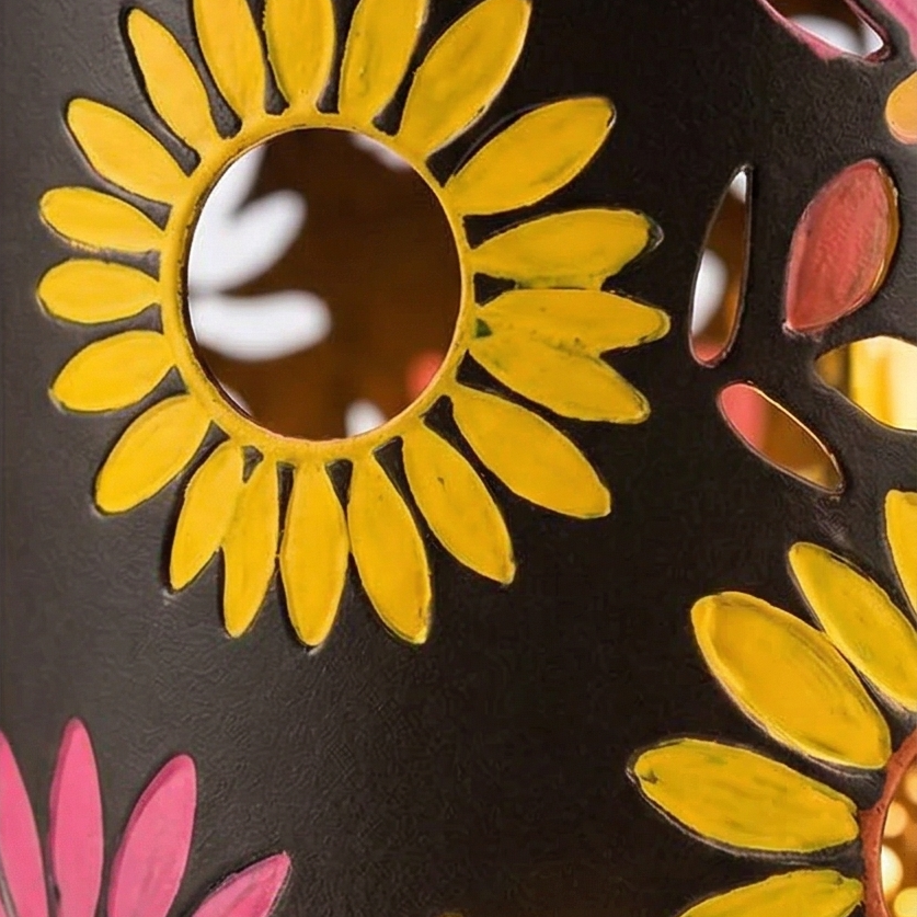 Bloomara™ – Solar Sunflower Lantern with Colorful Light Patterns