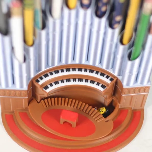 Create a Stylish Workspace and Enjoy Creative Freedom at Your Desk!