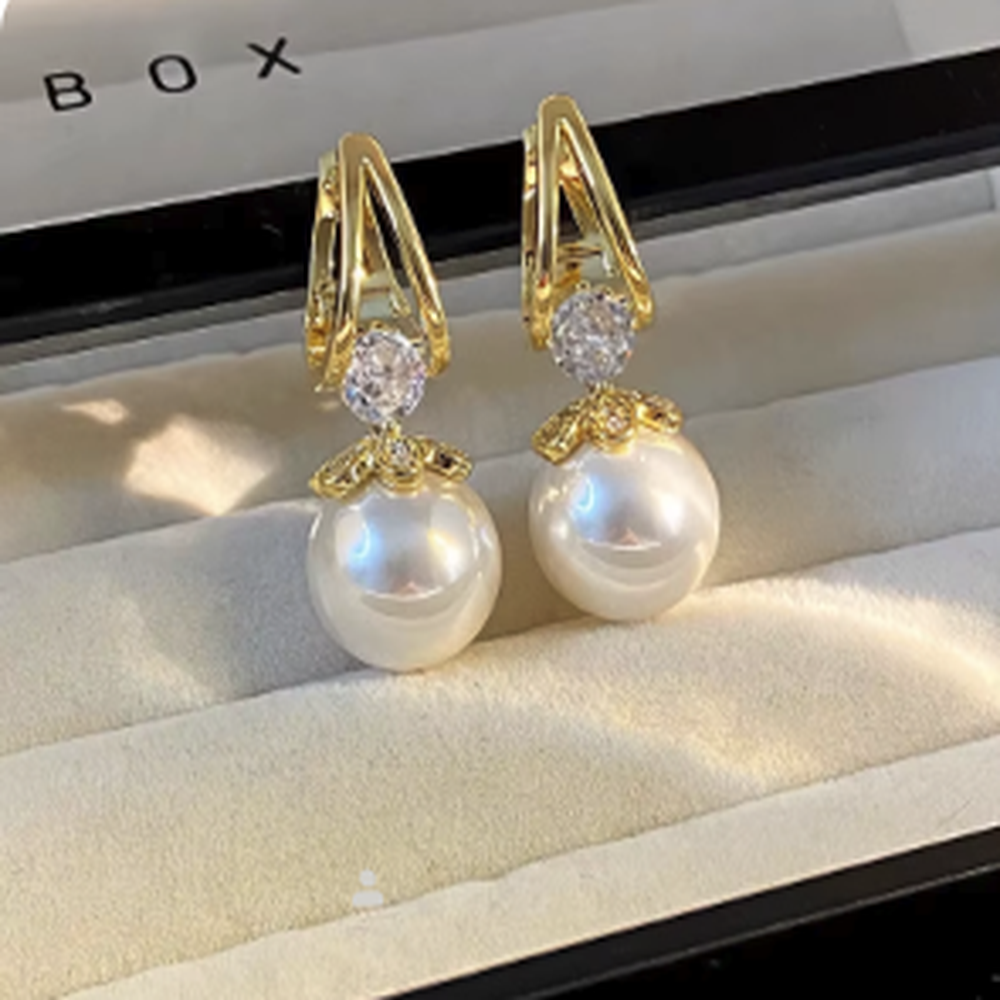 Effortlessly Shine with Timeless Luxury and Lightweight Comfort