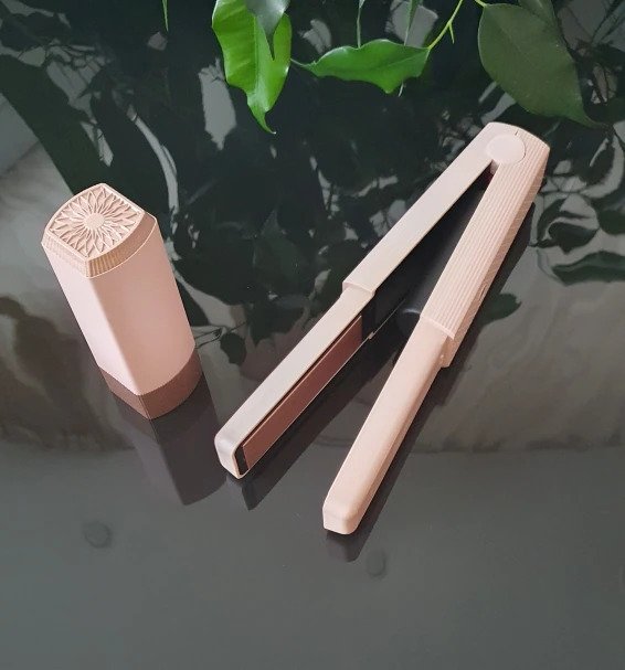 Blush Wireless Ceramic Mini Straightener