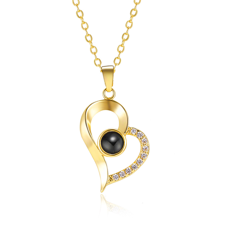 AmoraLens™ – Customizable Photo Necklace (60% Off)