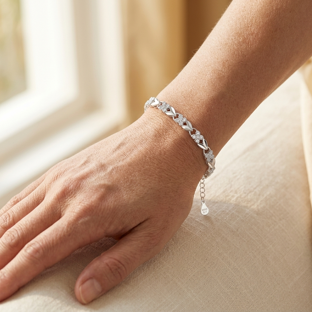 Clovara™ – Textured Silver Clover Chain Bracelet