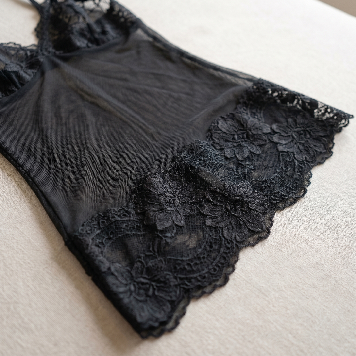 Enchantress™ – Sheer Floral Lace 3-Piece Lingerie Set with Mesh Robe