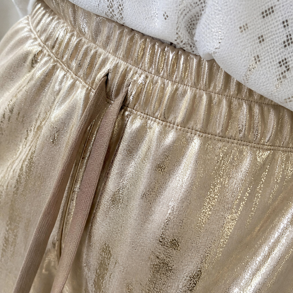 LumaPulse™ – Sequined Eye Top with Metallic Drawstring Pant Set