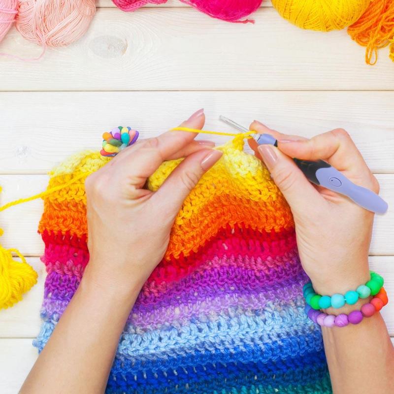 LED Crochet Hook with Ergonomic Handle – Glow Stitch Design