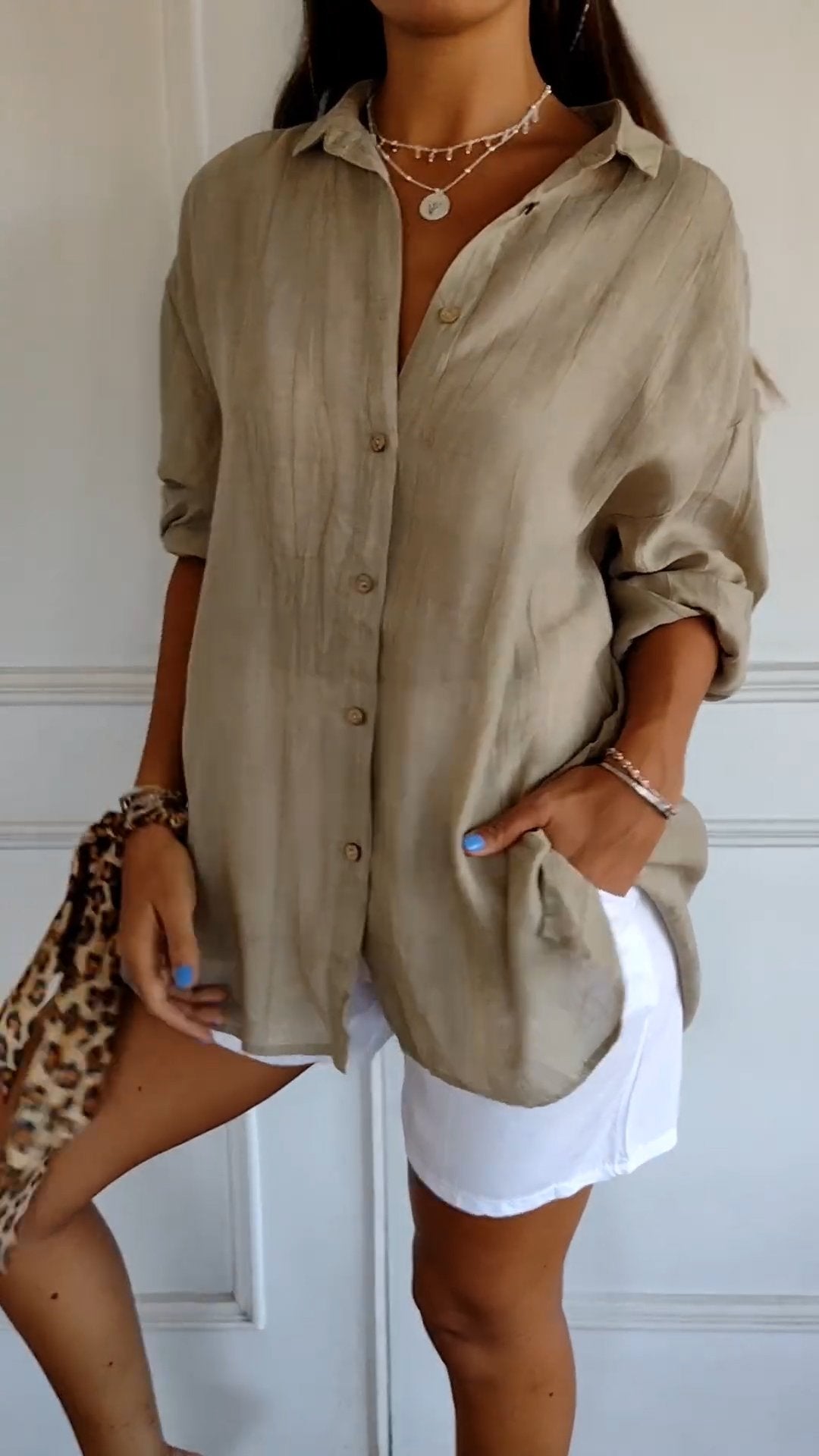 Chic women's blouse with pleated details and a light cut