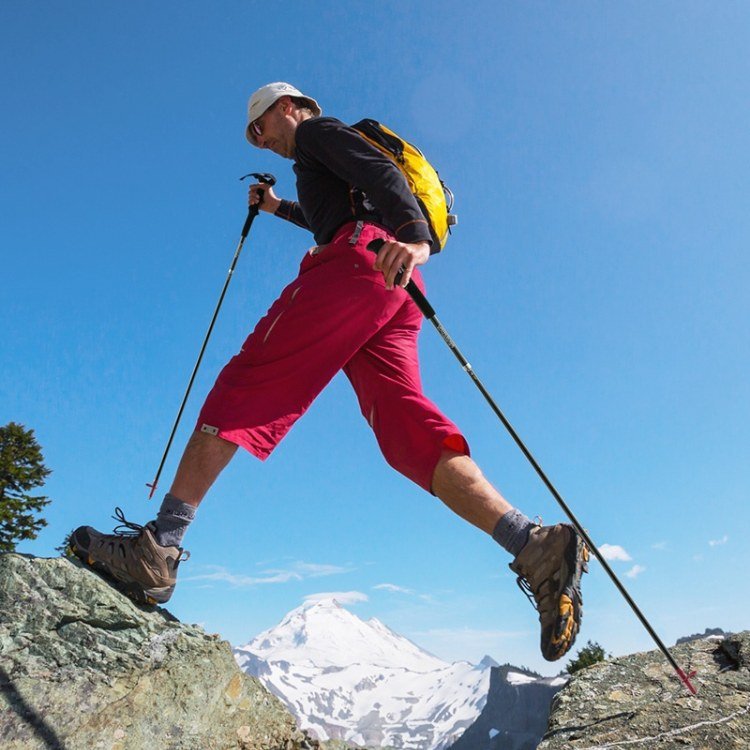Lightweight Trekking Poles in Carbon Fiber for All-Terrain Use
