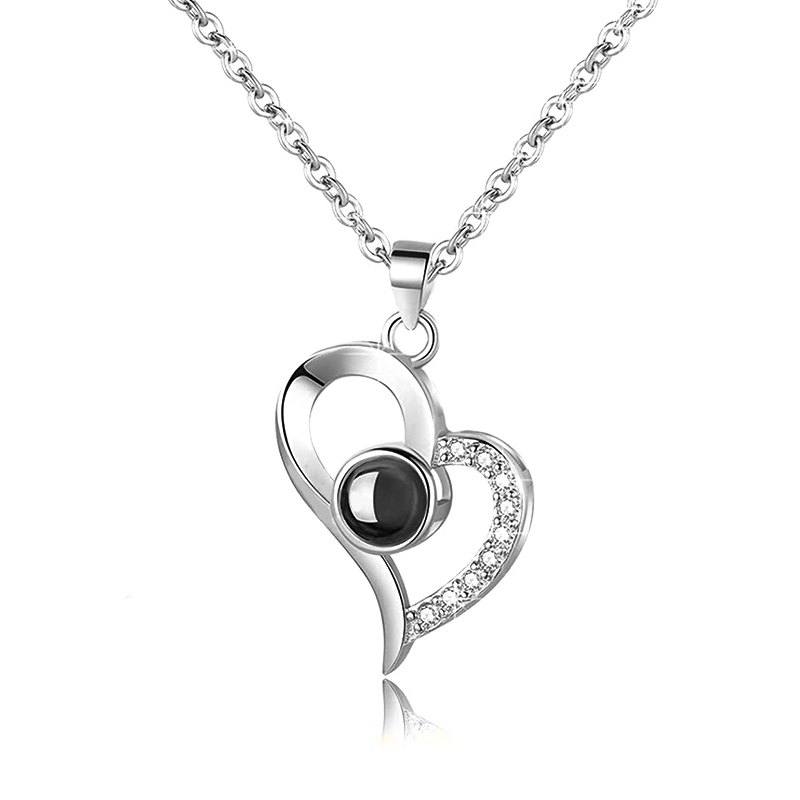 AmoraLens™ – Customizable Photo Necklace (60% Off)