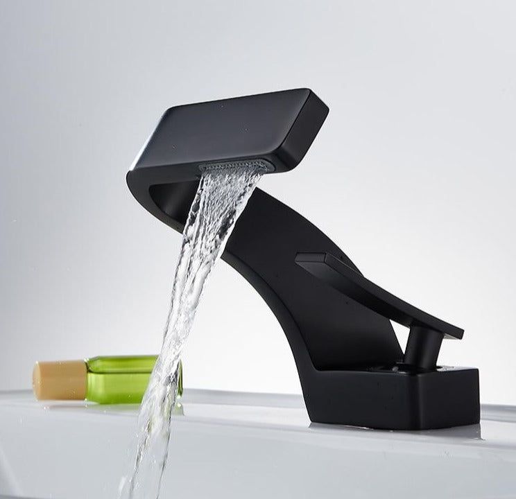 Modern Curved Faucet for Easy Use – Stylish Design