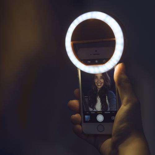 Clip-On LED Ring Light for Photos and Videos – Portable Lighting for Selfies and Calls