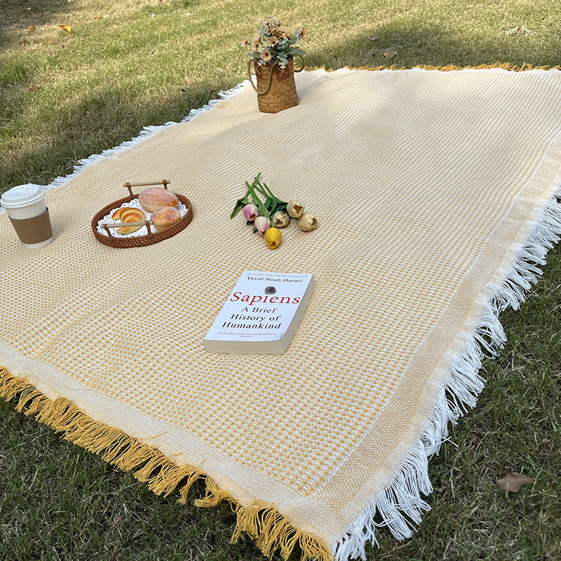 Durable Checkered Blanket for Indoor and Outdoor Use