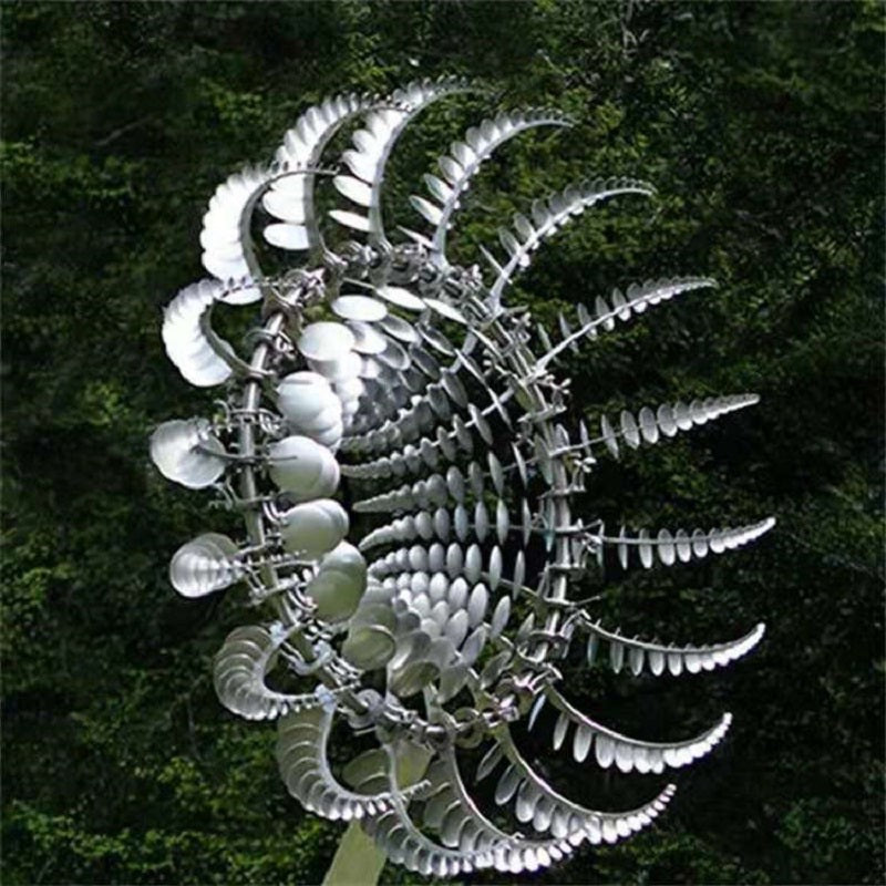 Outdoor Garden Wind Spinner in Metal, Rust-Resistant Decoration