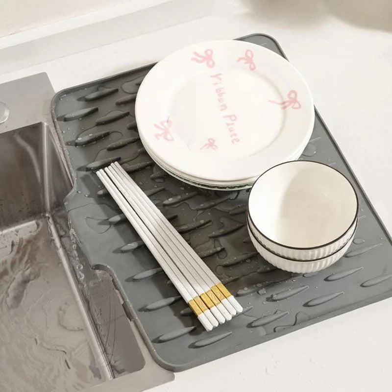 QuickDry - Sloped silicone mat for rapid water drainage